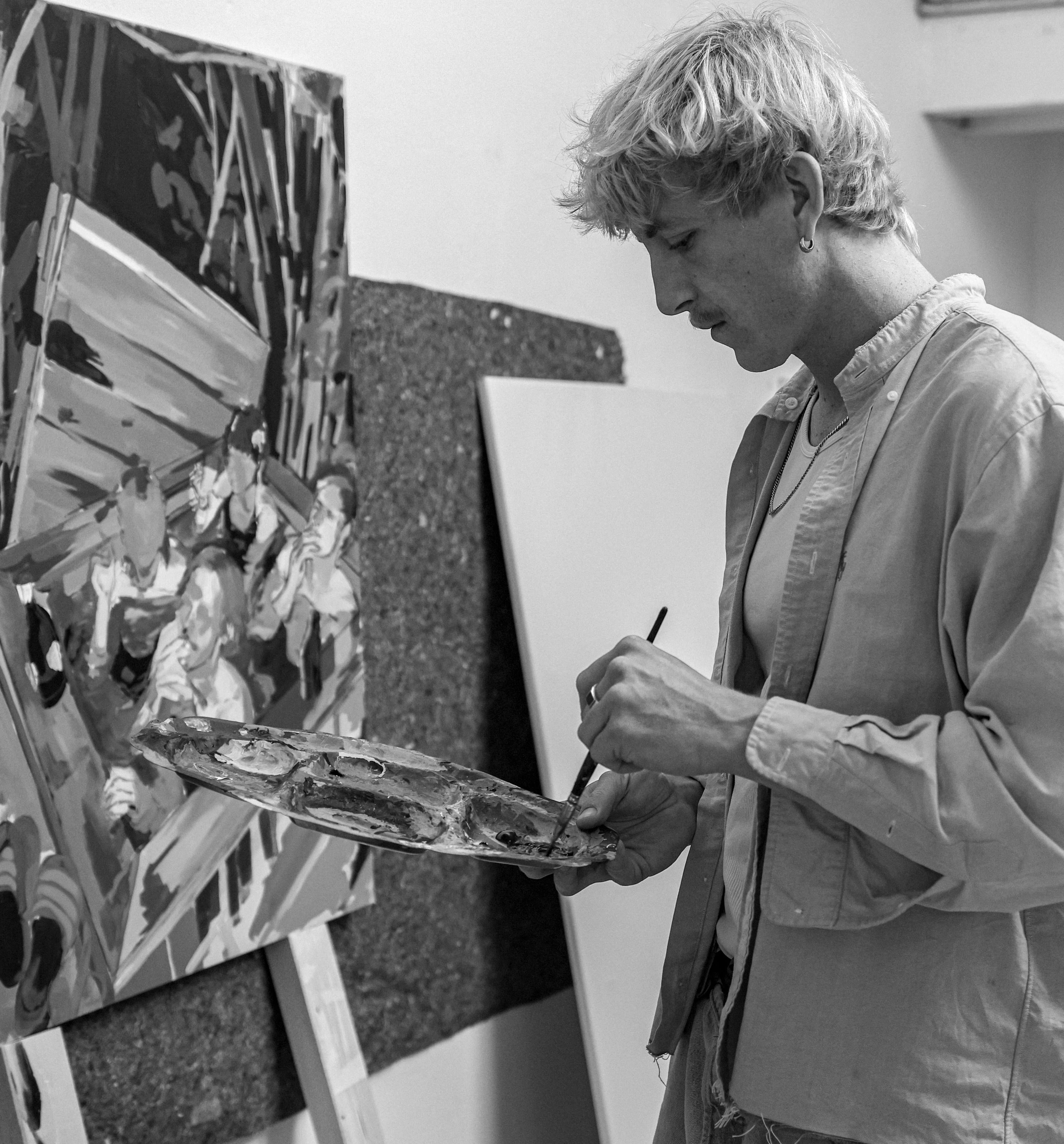 Der Künstler in seinem Studio